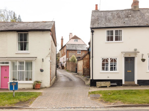Lavender Folly - Cosy Accommodation Central Alresford