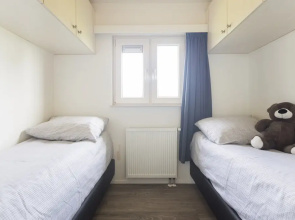 Detached Light Chalet With Dishwasher not far From Hoorn