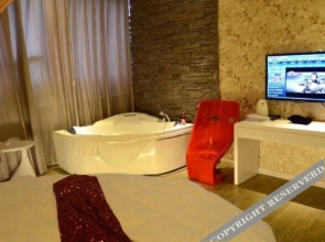 Her his hotel