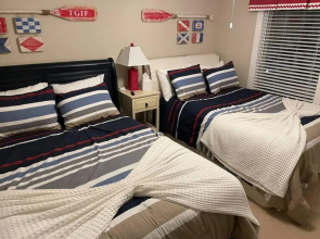 In the Heart of Harbour Town 2BR 2BA Pool Access Close to Beach