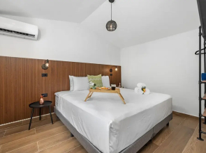 Brand NEW 2br1ba w Privatepool in Amazing Location