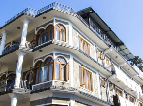 Roamers Inn - Hostel