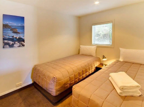 Baywater Lakeview Motel