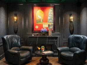 May de Ville Crown Hotel