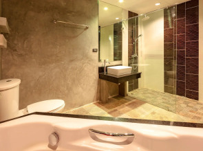 Tanawan Phuket Hotel