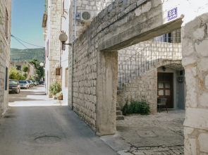 Modern Traditional Apartment w Patio, Near Beach