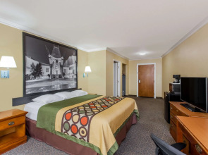 Super 8 by Wyndham Los Angeles Downtown