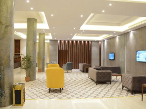 E1 Hotel