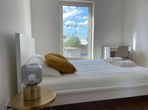 1 bedroom in Center-Terrace & Parking