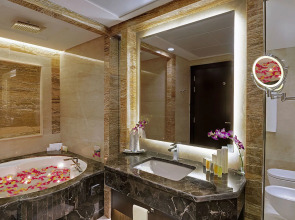 Landmark Premier Hotel