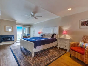 Work-Friendly Oceanfront Condo with Pool and Spa Access SURF25 by RedAwning