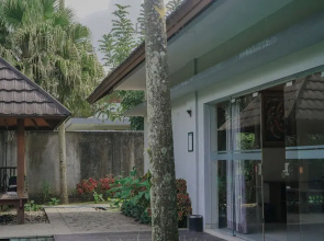 Jambu Klutuk Resort