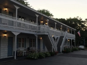 Holiday House Inn