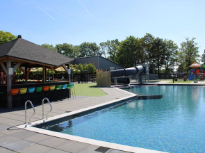 Stylish chalet with a dishwasher, in a holiday park at a recreational lake