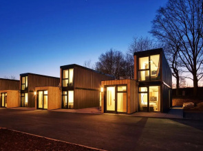 Modern ausgebauter Überseecontainer als Tiny House