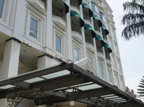 Roosseno Plaza Serviced Apartment