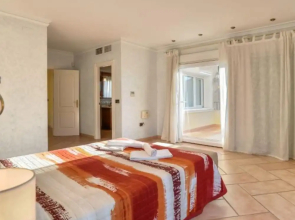 Villa - 5 Bedrooms with Pool - 106414