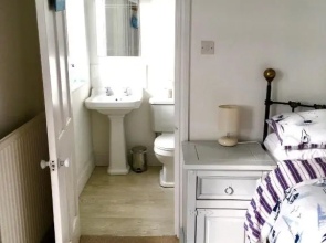 Lyme Regis renovated period seaside flat