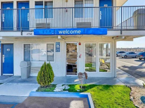 Motel 6 Lancaster, CA