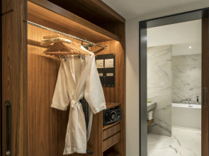 Le Meridien Dubai Hotel & Conference Centre