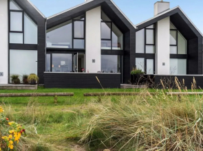 "Demi" - 20m from the sea in NE Jutland