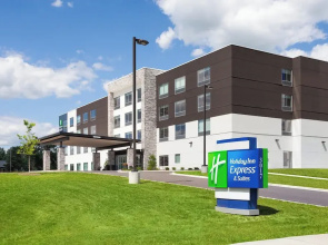 Holiday Inn Express & Suites Reedsburg - Dells Area by IHG
