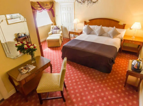 TF Royal Hotel