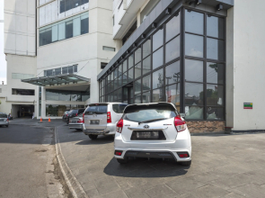 RedDoorz Apartment near Grand City Mall