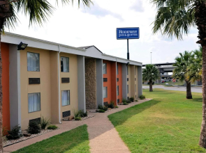 Rodeway Inn & Suites Downtown North