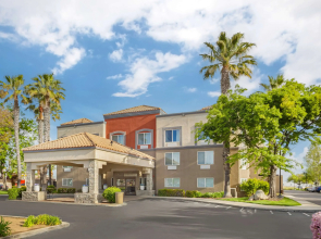 Best Western Plus Villa Del Lago Inn Patterson