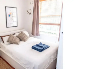 Chic Quiet Apt Close to Everything H404