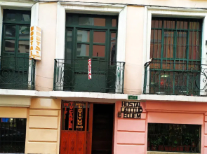 Hostal Latitud Ecuem