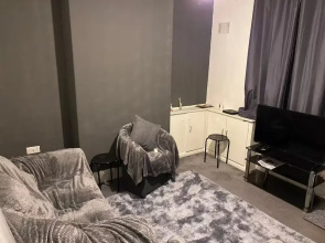 2br-sleeps3 -family Friendly -free Parking -garden