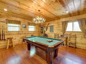 Pet-friendly Broken Bow Cabin w/ Fire Pit!