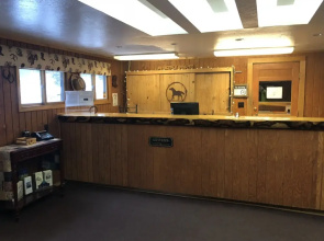 Riverside Lodge & Retreat