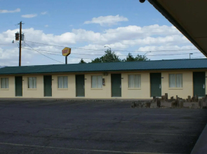 Hwy. Express Inn & Suites