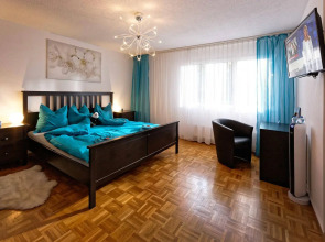 Max Aviation Villa & Apartments