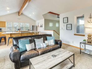 Rockaway Beach Home w/ Hot Tub: 4 Blocks to Beach!