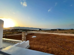 3 bedrooms appartement with sea view and enclosed garden at Antiparos 1 km away from the beach