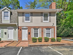 Downtown Southern Pines Townhome With Deck!