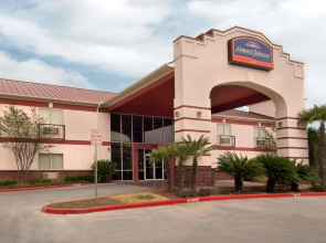 Howard Johnson Hotel & Suites by Wyndham San Antonio