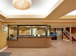 Super 8 by Wyndham Los Angeles Downtown