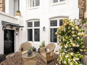 1 Bed Central Garden Apartment