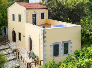 Charming Holiday Home in Maheri