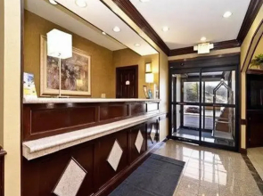 Comfort Inn & Suites Cincinnati Uptown Clifton