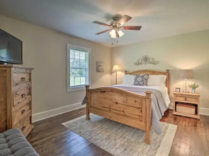 Idyllic Getaway w/ Deck ~ 4 Mi to Dtwn Athens