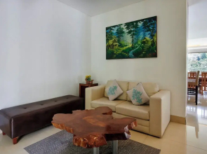 Tulip Hill View 6BR Villa with pool and movie room