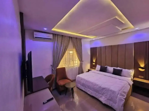 Carlton Apex Apartments