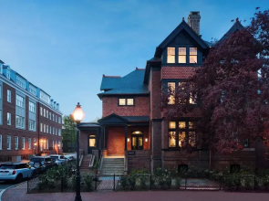 86 State Circle - Luxury Boutique Hotel