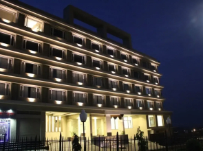 Crimson Park Shripriya Hotel